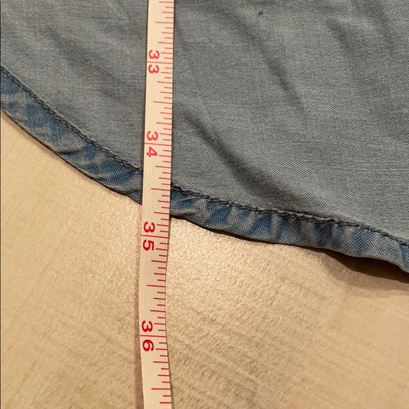 ⭐️RARE FIND⭐️LOVE 8 Hi-Low Denim Shirt - Picture 10 of 15